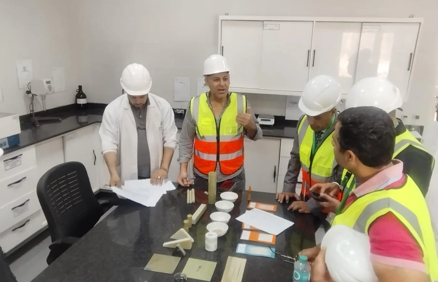 تشغيل وفحص أداء تشغيل وصيانة محطات معالجة المياه بعقد أداء واضح بعد التنفيذ